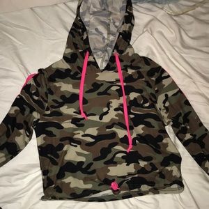 camo cropped hoodie!🤩